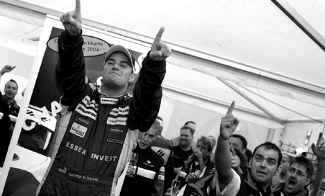 Casper Elgaard og Team Essex fejre DTC mesterskabet 2005.
(Foto: Glen Olsen / GOFOTO.dk)
